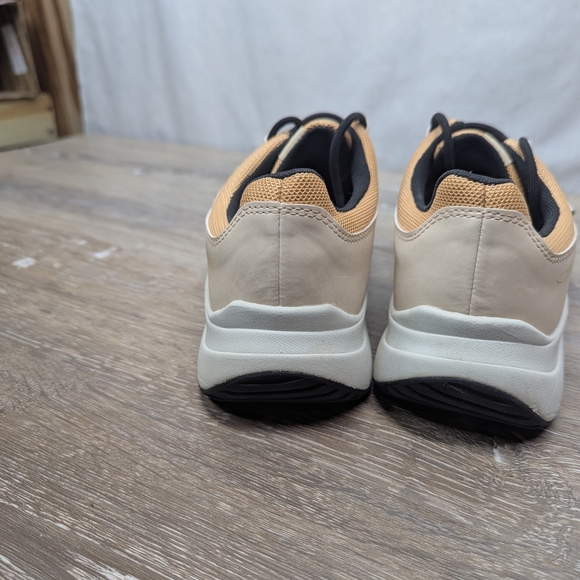 Men's Beige and Black Casual Shoes - Picture 10 of 11